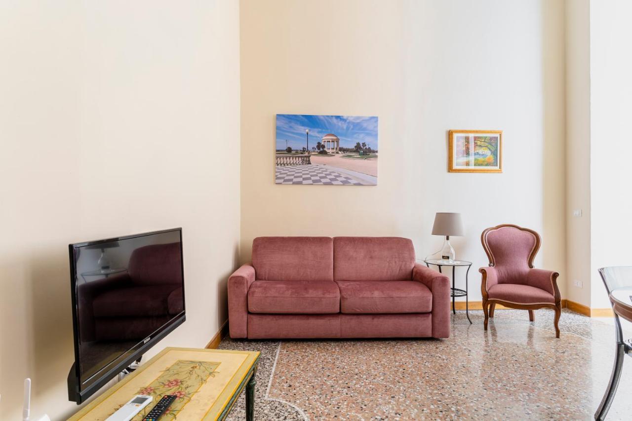 Livorno Central Flat-2 Min Walk The Cathedral! Exterior photo